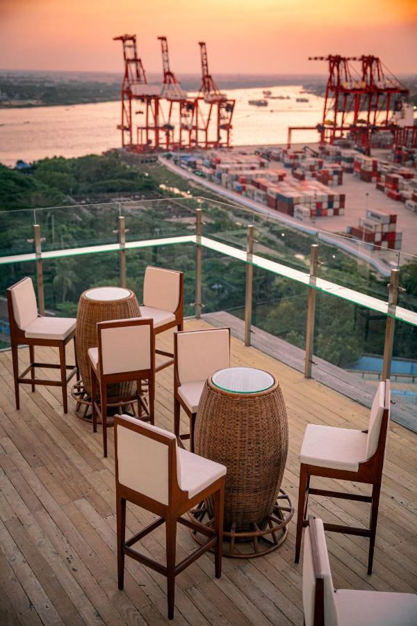 The Rangoon Hotel ภายนอก รูปภาพ